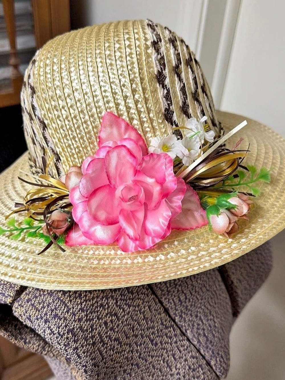 Gold Floral Fascinator Hat Like New